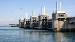 Oosterscheldekering, la barriera mobile olandese lunga 9 km: come funziona davvero